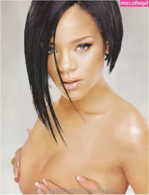 Rihanna - I know you love my home selfies... Here you have some! ♥ And tender