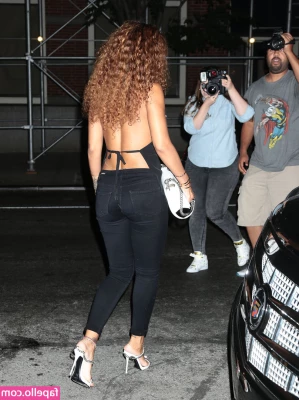 Rihanna - 💧 Titty Drop Tuesday 💧  Public car wash drive thru 😱