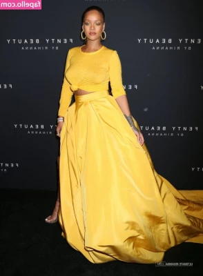 Rihanna - I missed my long hair  Who else likes long hair
