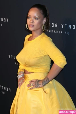 Rihanna - Thank god it s Thursday  Whose excited for the weekend