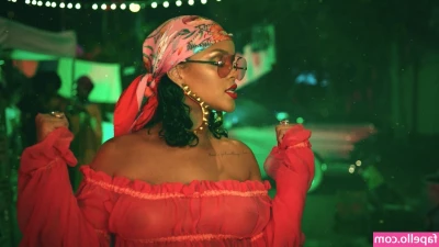 Rihanna - going on a date wearing this