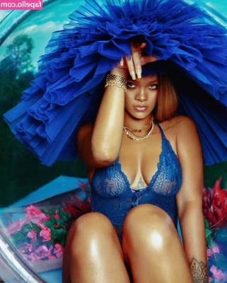 Rihanna - If you wanna buy the other pics from this set dm me