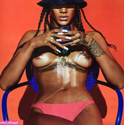 Rihanna - Merry Christmas y'all!