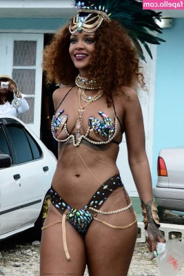 Rihanna - 𝐖𝐎𝐖   𝐓𝐇𝐈𝐒 𝐒𝐋𝐔𝐓  jasmine_mills