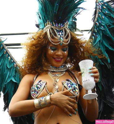 Rihanna - ✅SEXTING + VIDEO CHATS+ CUSTOMS✅  Free sexting section to my