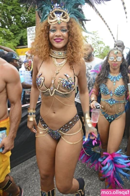 Rihanna - I'm @cyber_v and I'm dying to see you among my followers💋 Come on,