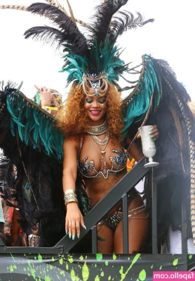 Rihanna - This dildo in my ass makes me feel so good like a little bitch 