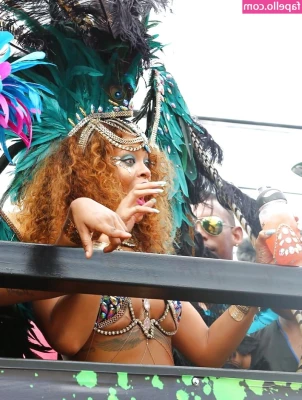 Rihanna - Happy Sunday