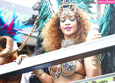 Rihanna - hit it from the back