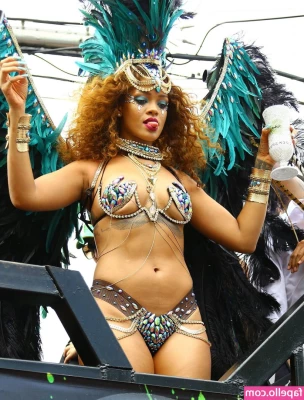 Rihanna - Remember when my tiddies were peirced