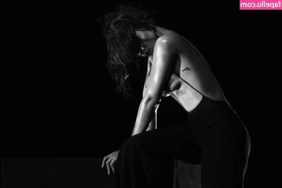 Rihanna - In a hotel tonight shooting some brand new content for you and