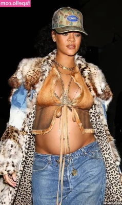 Rihanna - Come take a bath with me