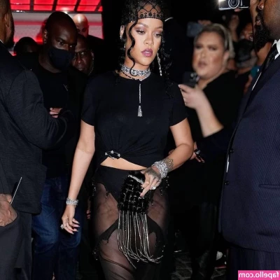 Rihanna - Peter North dildo   Google him if you don t know what I m talking