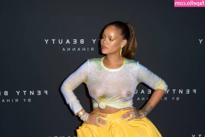 Rihanna - Full body photo just for you daddy