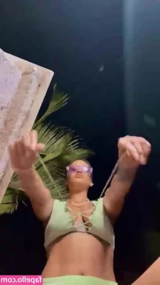 Rihanna - Bronze kitty   meow
