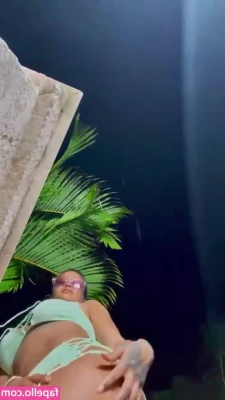 Rihanna - Menu is posted now