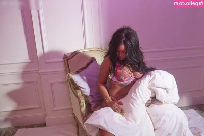 Rihanna - Selfie time!!!