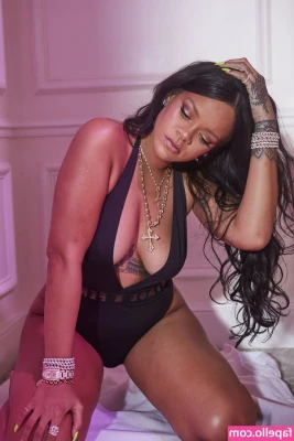 Rihanna - Workout time !!!!!!
