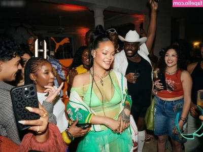 Rihanna - Say yes and I'll fuck you 😈