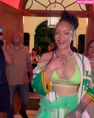 Rihanna - farting lover content with my new sexy friend