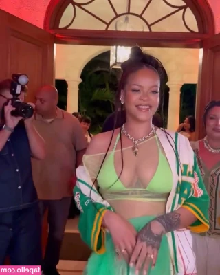Rihanna - Would you watch me and jerk off? Or join me in the shower? 😈