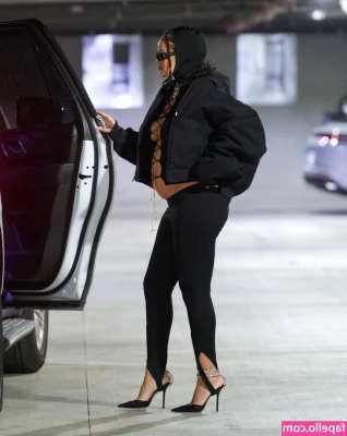 Rihanna - Fuck me in the shower 🧼