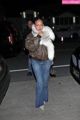 Rihanna - You can't say no to this smile!