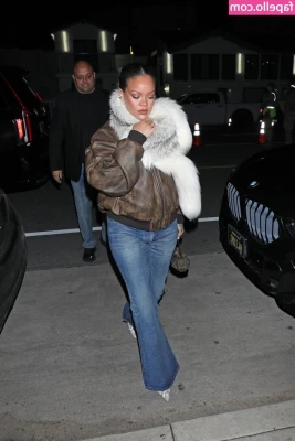 Rihanna - Smack that ass… Slide your cock between my soles, hitting that ass!