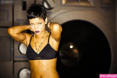 Rihanna - Sunny vibes🌞