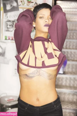 Rihanna - Are you having a good night tonight? (No visuals) 😘