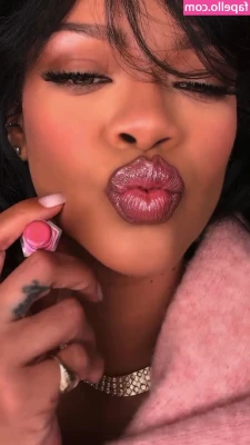 Rihanna - If you spank it hard enough I’ll let you fuck it 😉🍑