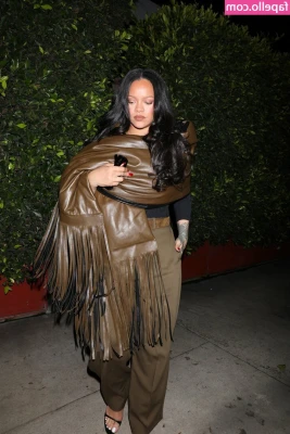 Rihanna - hangin'''''''