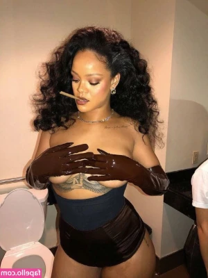 Rihanna - Can I be your DADDY?🤑