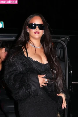 Rihanna - Who doesn’t want a sweet, here and there? 🍑