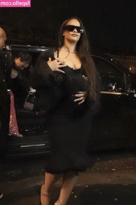 Rihanna - A sexy little dance for you! Hope you are doing well and have a nice