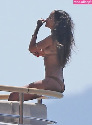 Rihanna - Guys, hang with me the next 6 days... I'm going on a cruise to the