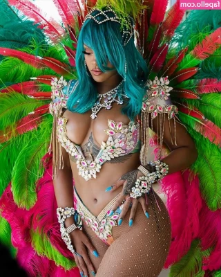 Rihanna - It was at this moment she knew… she fucked up 😅 all over my