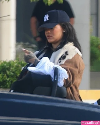 Rihanna - BABE DONT FORGET THE LIVE SHOW THIS MORNING 9AM GMT 😘 ITS GOING TO