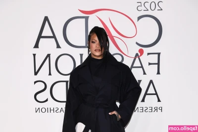 Rihanna - I love making porridge.... With my tits out!