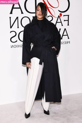 Rihanna - This Friday I am gonna post a Full clip to the feed as promised every