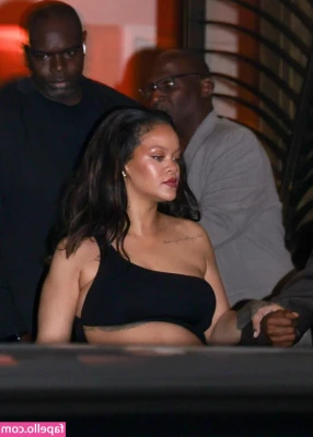 Rihanna - I'm horny and ready to mess this face up Good morning