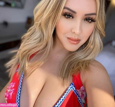 Lupe Ramos [ lupe-ramos ] - Your MILFMonday continues...Mom coming home like, “Hey neighbor!”