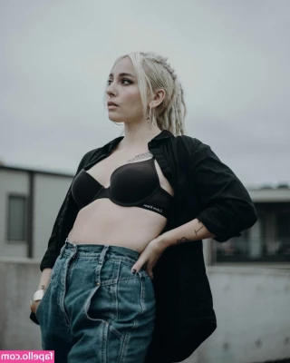 Eliza Grace [ eliza-grace ] - Work from home day   I can work naked