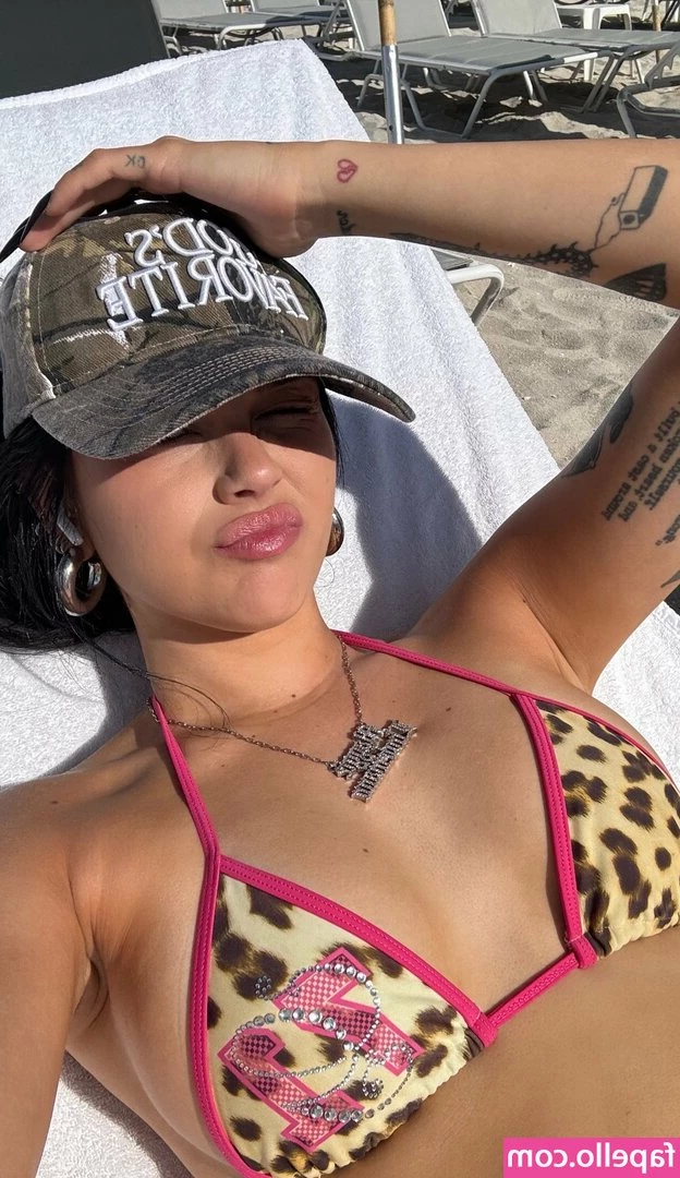 Maggie Lindemann [ maggie-lindemann ] - Long day at work  Get to it