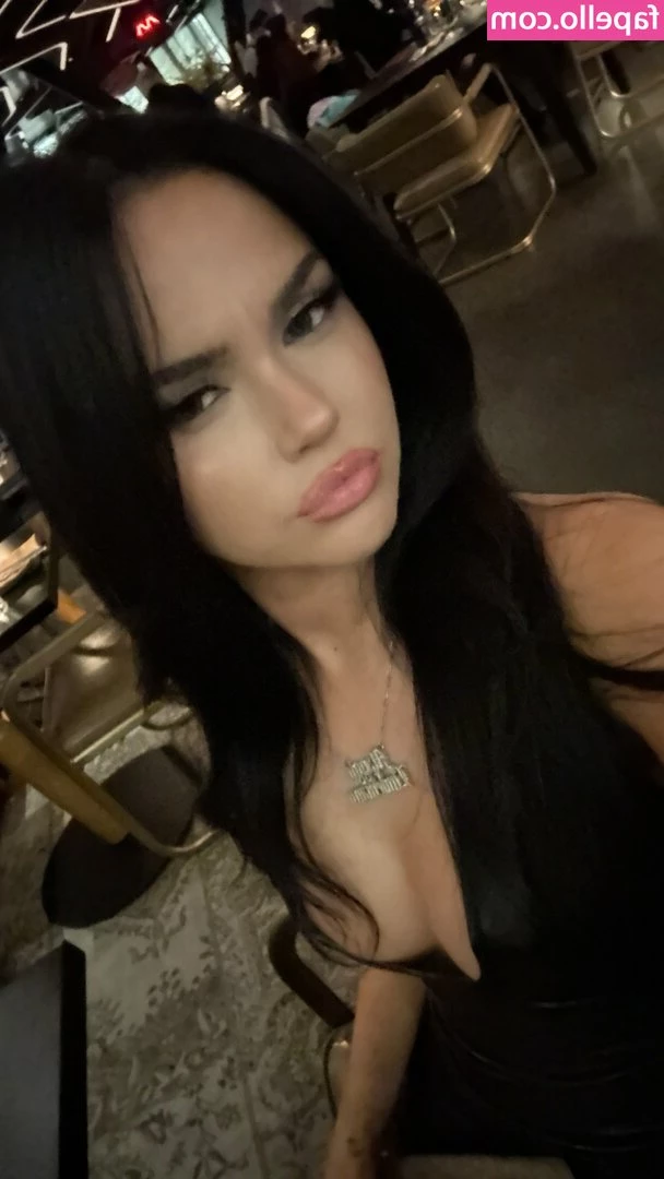 Maggie Lindemann [ maggie-lindemann ] - Soapy Shower 🍑🧼🚿