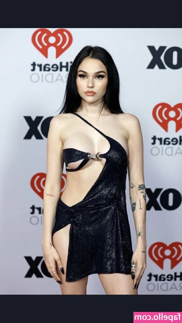 Maggie Lindemann [ maggie-lindemann ] - Goodmorning 💜 more to come! I’m also going live Saturday at 8:30