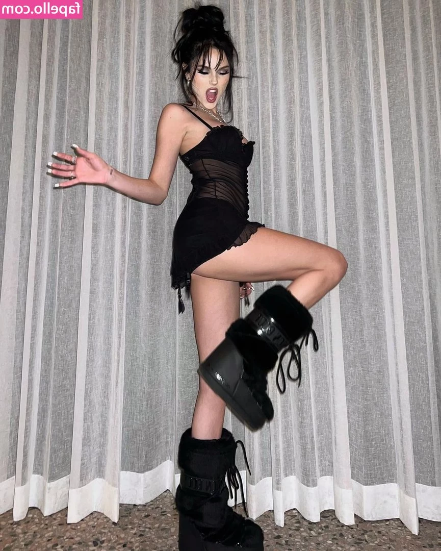 Maggie Lindemann [ maggie-lindemann ] - Laundry Day Help me do my laundry