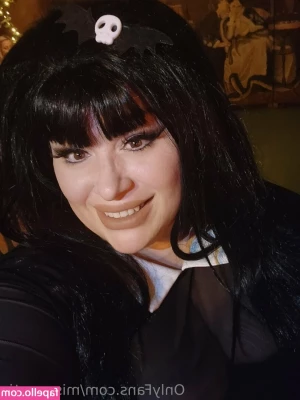 missmortis - Who wants more of me? 😍 I have something which I am sure you'll