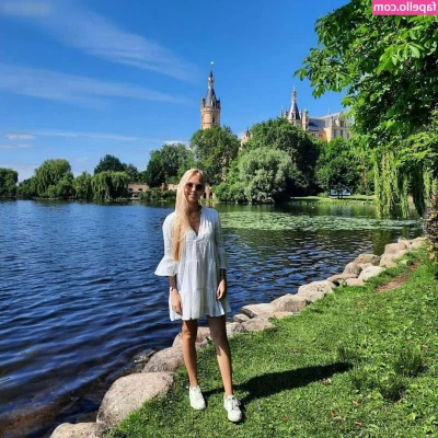 Nina Jürgens [ nina-jrgens ] - Fun fact about me! My hair is pretty and pink now 🥺  I’ll be