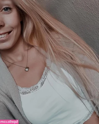 Nina Jürgens [ nina-jrgens ] - Pinch me hehe & watch me leak!
